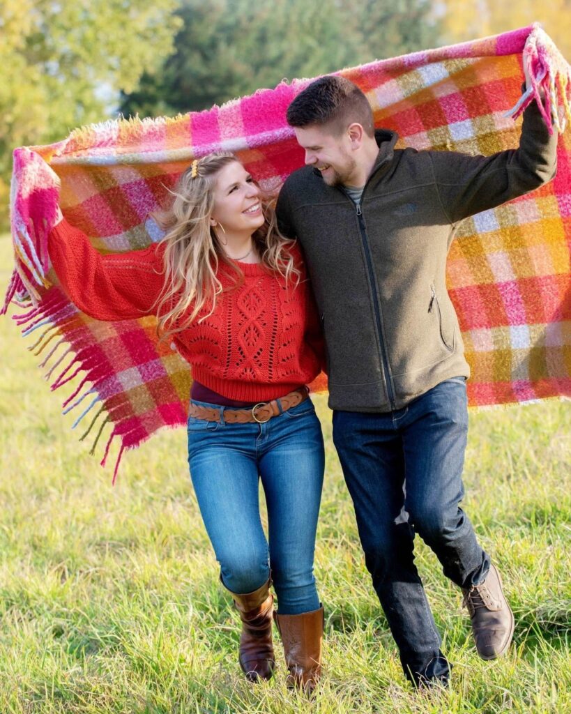 Colorful Family Photoshoot Outfit Ideas