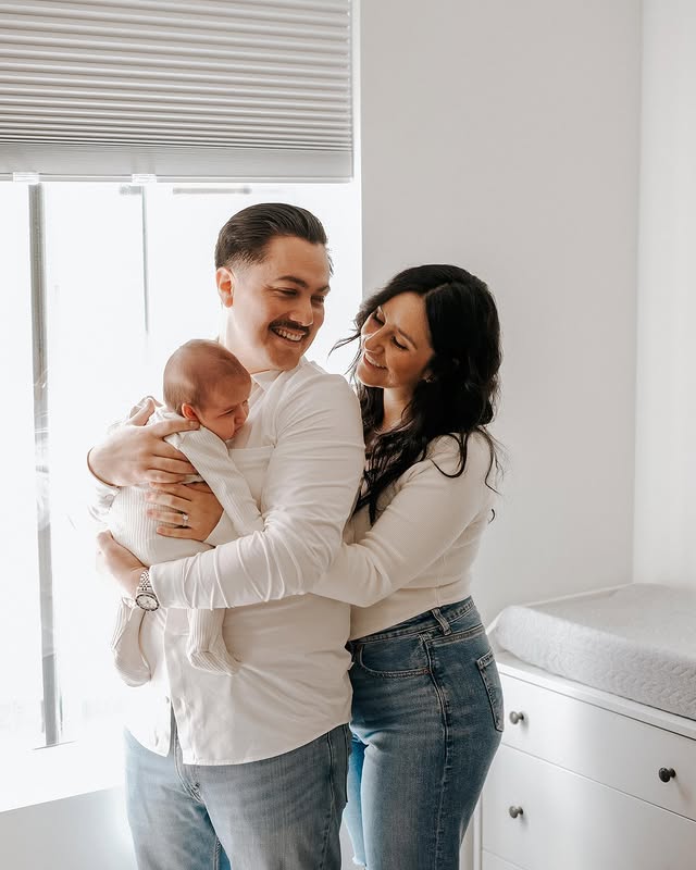 Heartwarming Family Mother's Day Photoshoot Idea