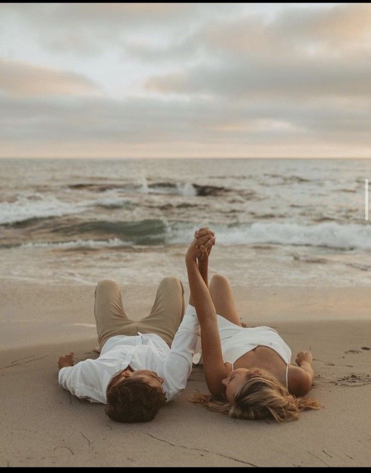 couple beach photo ideas