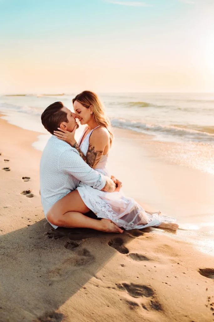 beach photo ideas for couples
