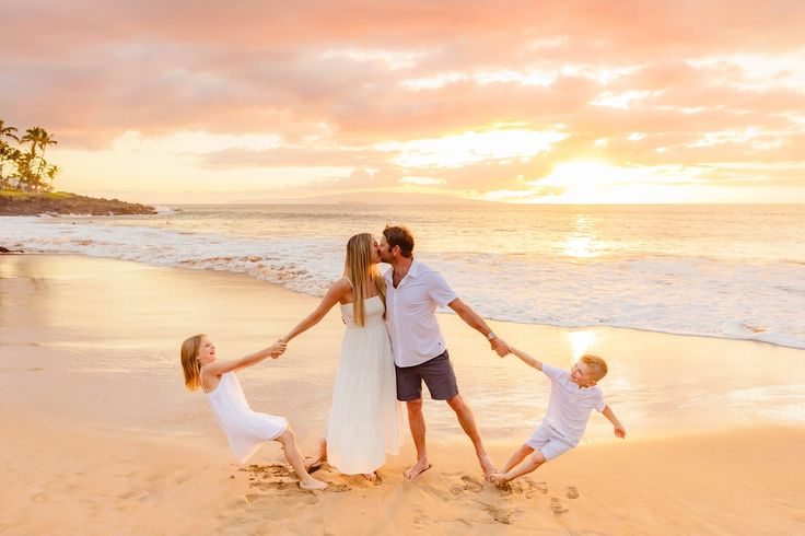 cute family beach photo ideas