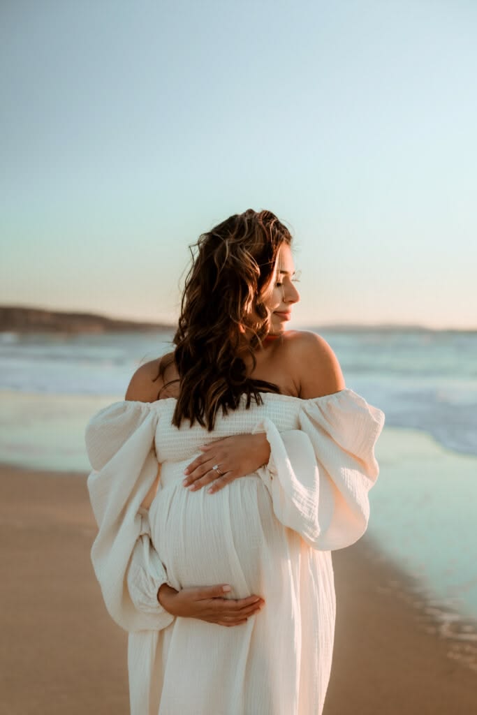 beach maternity photo ideas