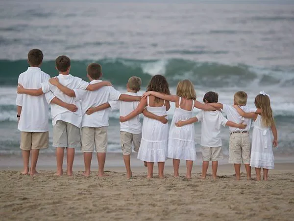 beach group photo ideas