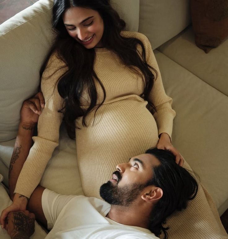 cute maternity photo ideas
