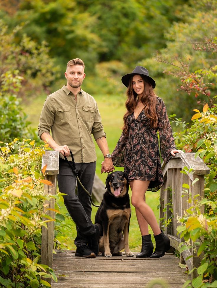 couple and dog photo ideas