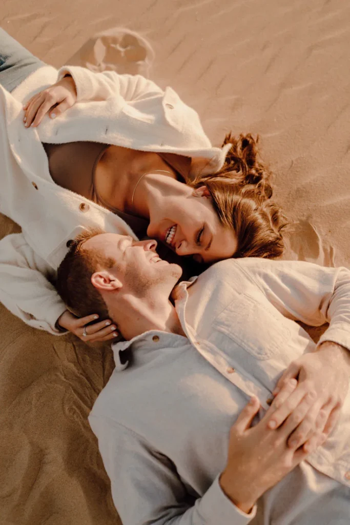 beach photo ideas for couples