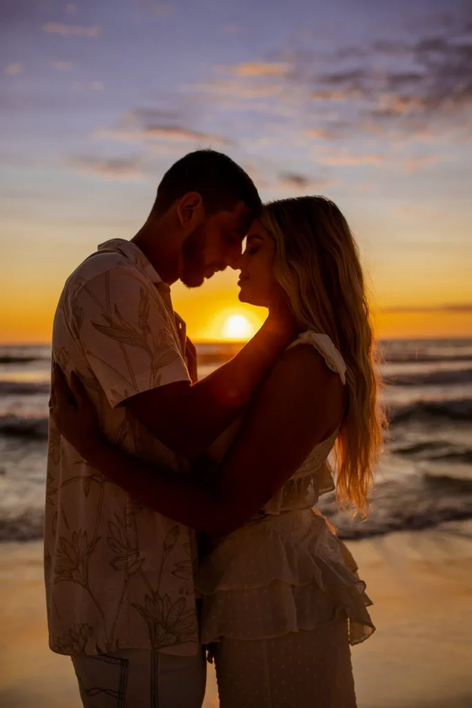 beach photo ideas for couples