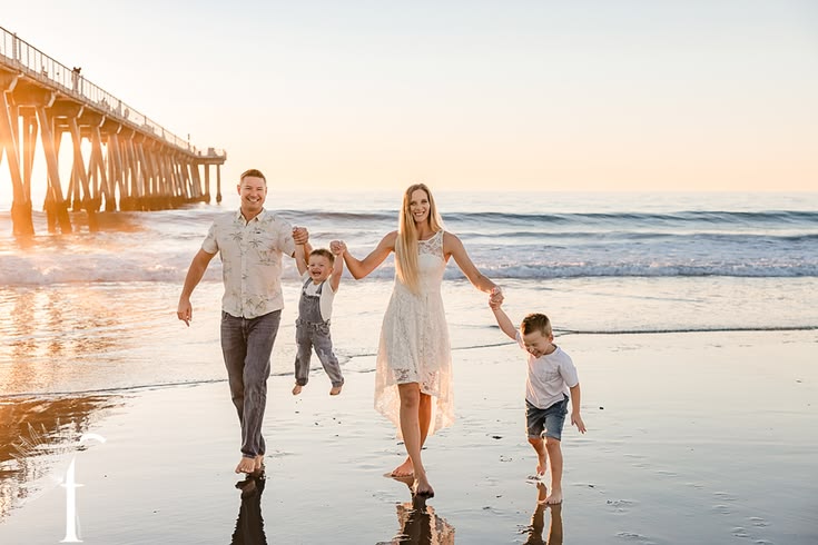cute family beach photo ideas