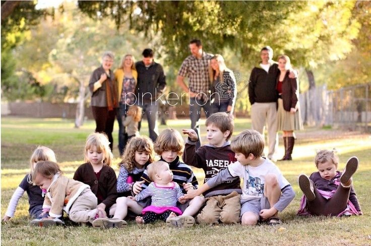 creative large family photo ideas