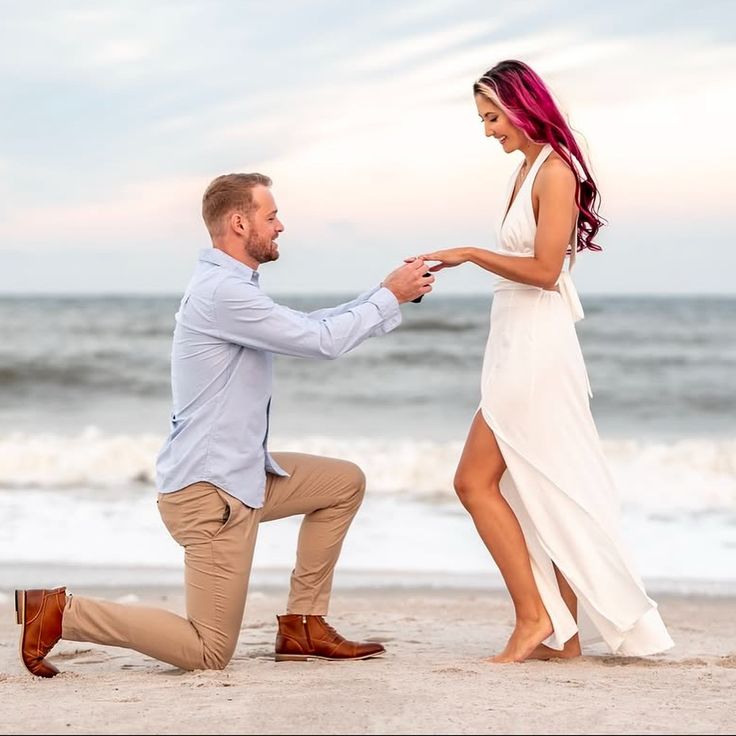 beach engagement photo ideas