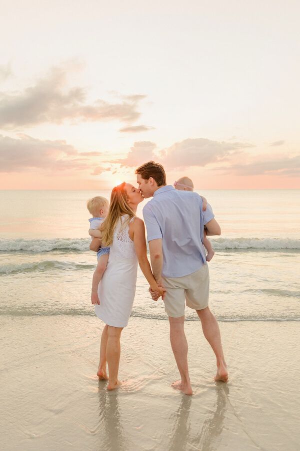 cute family beach photo ideas