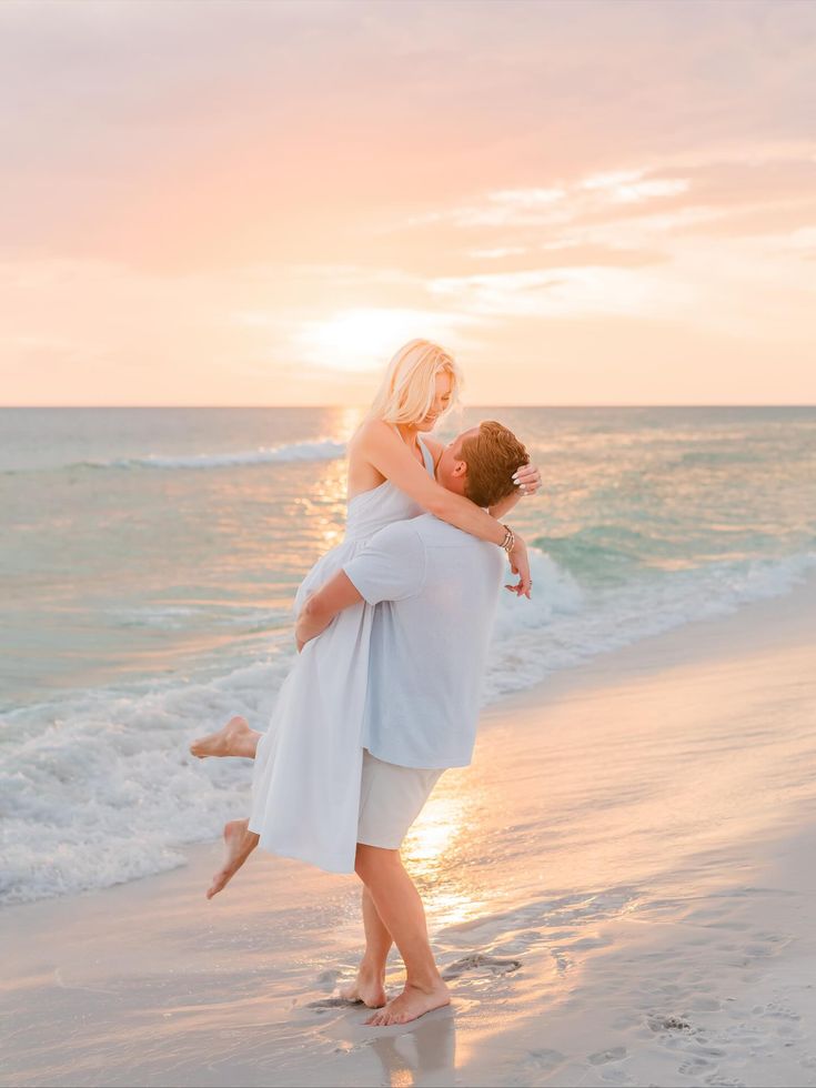 couple beach photo ideas