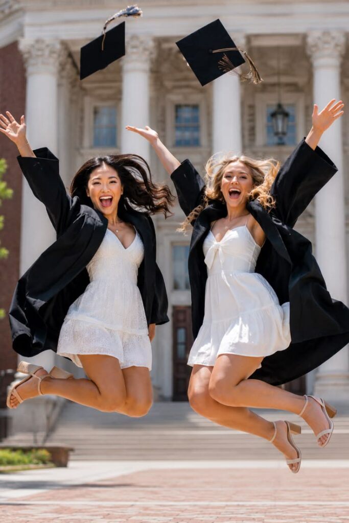 unique graduation photo ideas