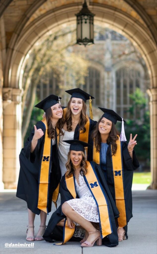 unique graduation photo ideas