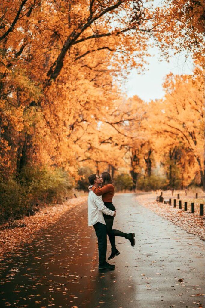 couple fall photo ideas