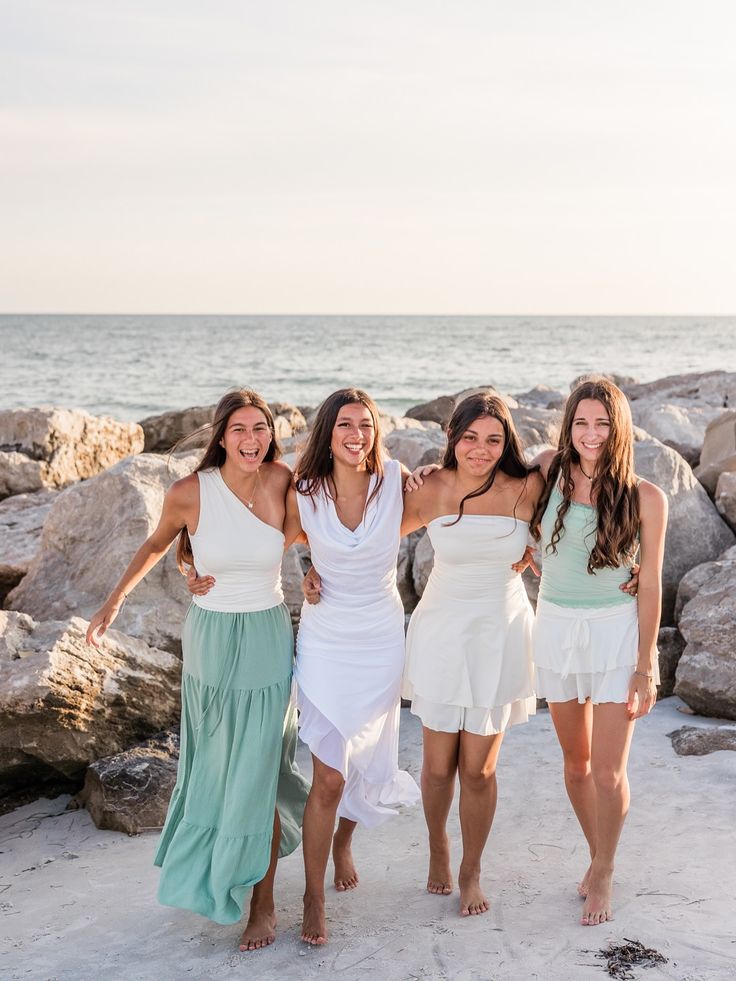 beach group photo ideas