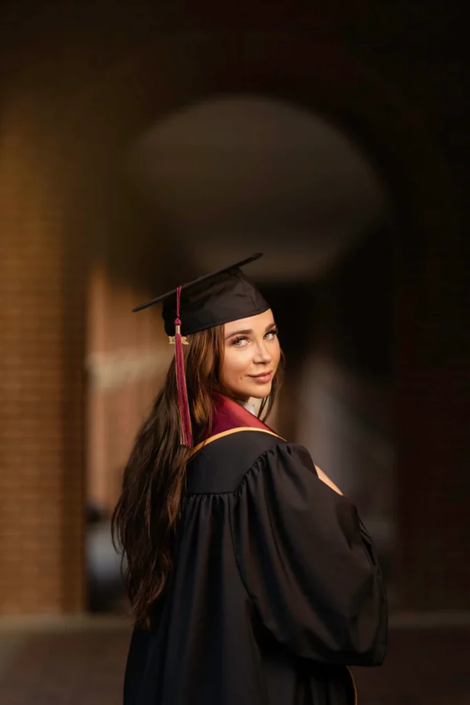 unique graduation photo ideas