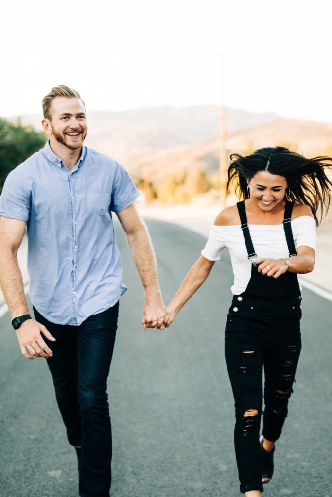 casual engagement photo outfit ideas