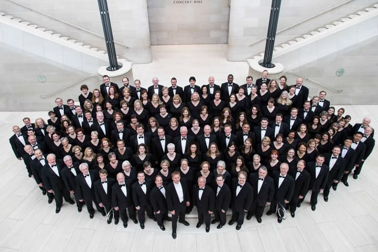 creative large group photo ideas