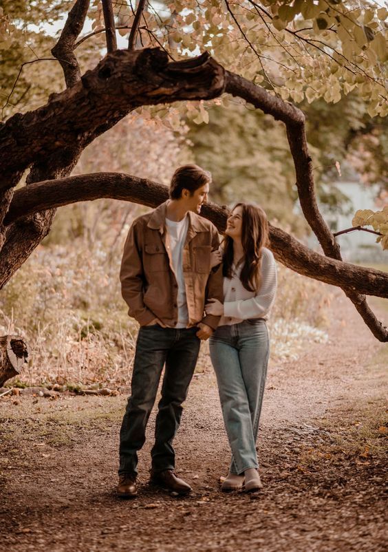 casual engagement photo outfit ideas