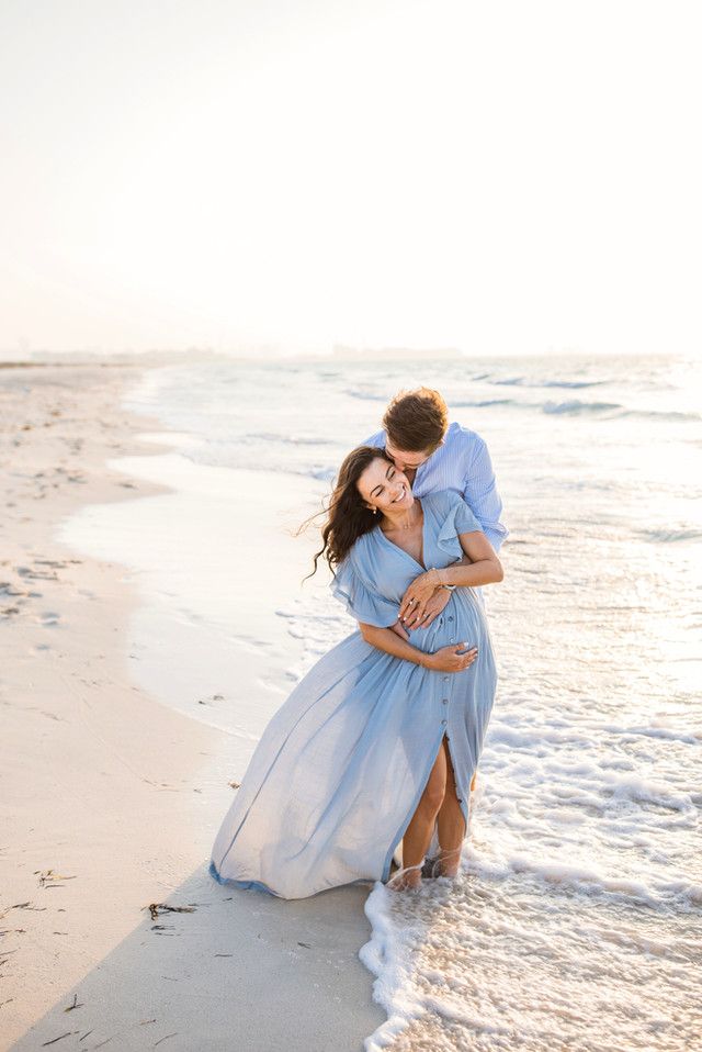 beach maternity photo ideas