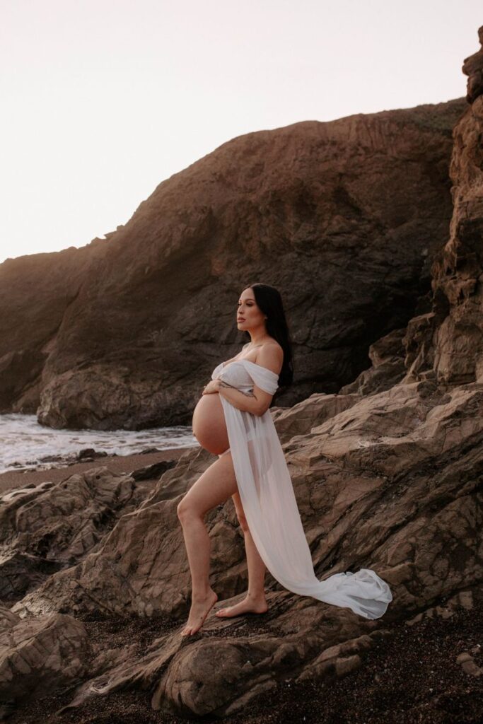 beach maternity photo ideas