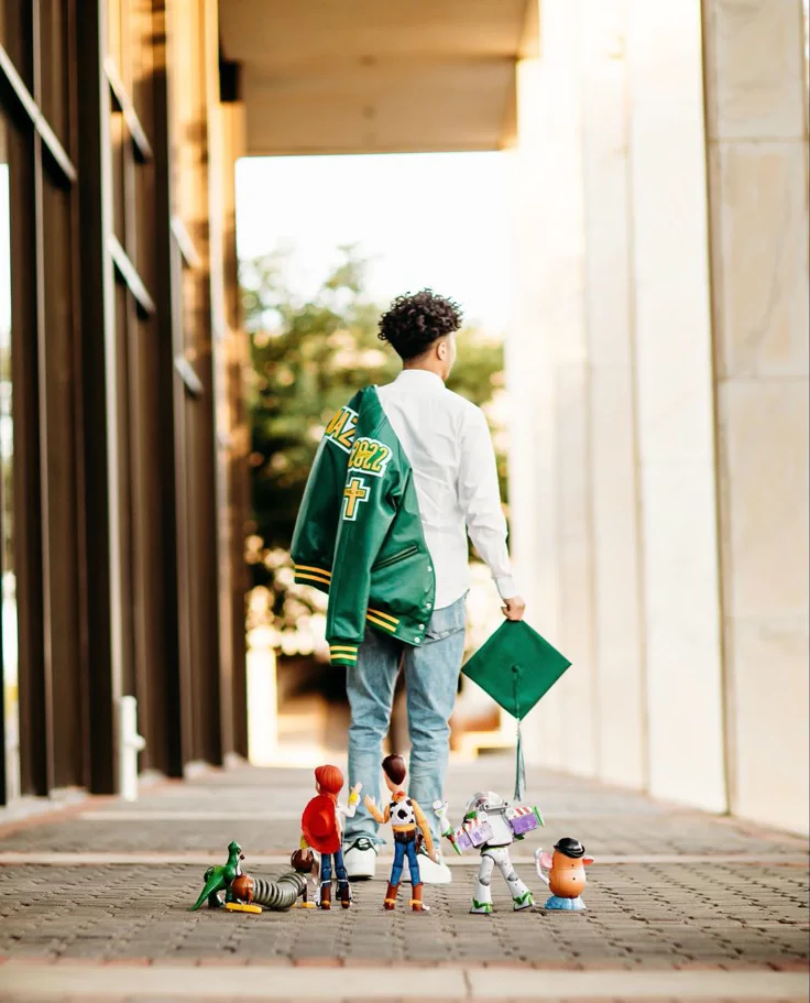 unique graduation photo ideas