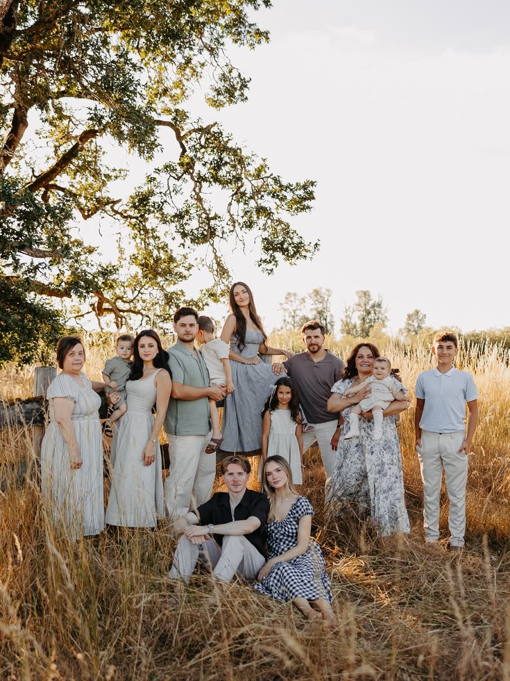 creative large family photo ideas