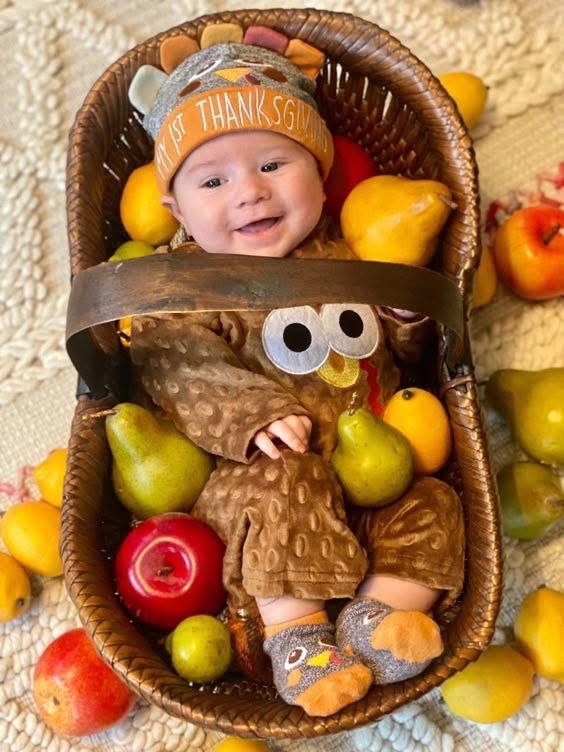 baby's first thanksgiving photo ideas