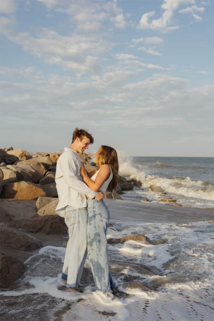 couple beach photo ideas