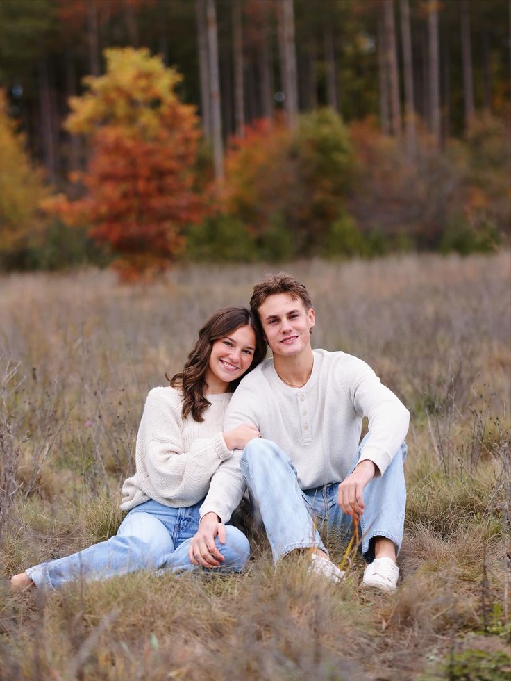 couple fall photo ideas