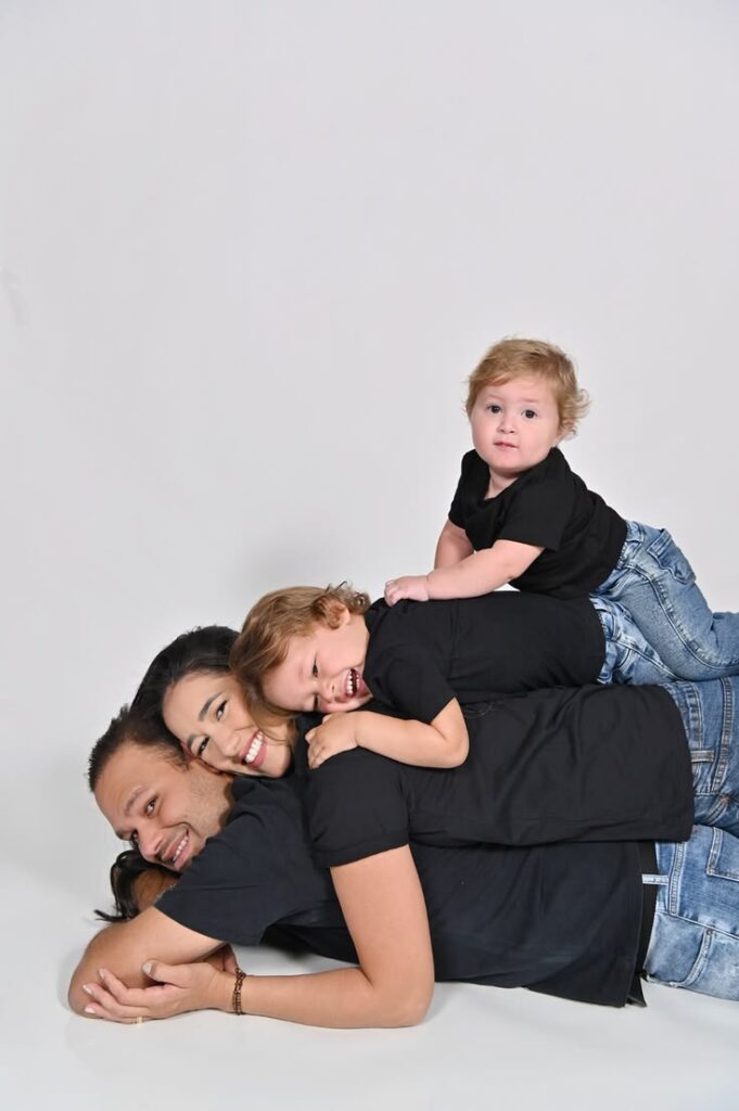 creative family photo ideas