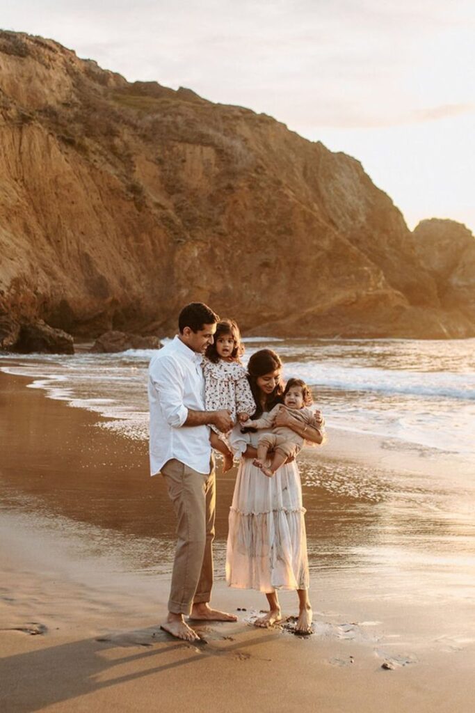 cute family beach photo ideas