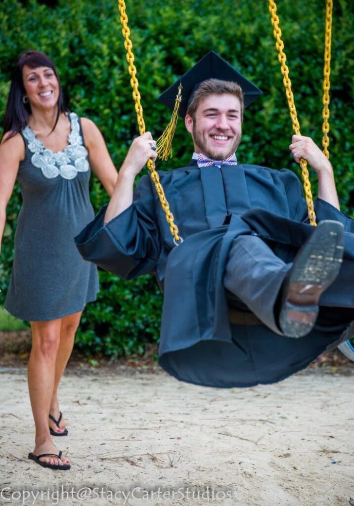 unique graduation photo ideas