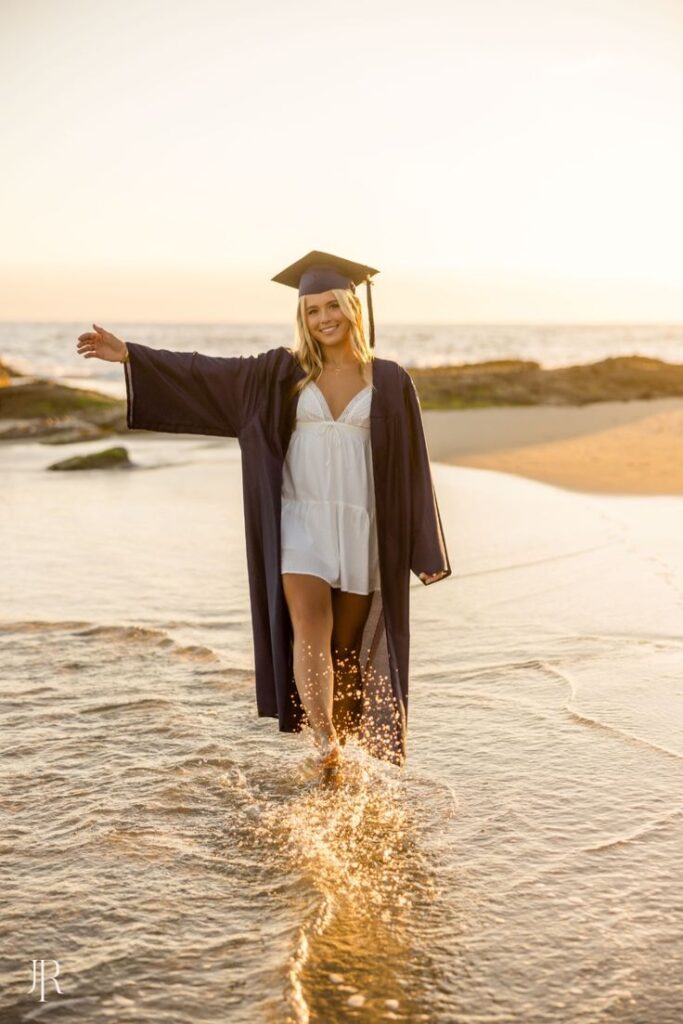 unique graduation photo ideas