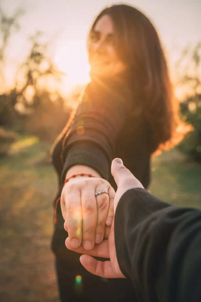 beach engagement photo ideas