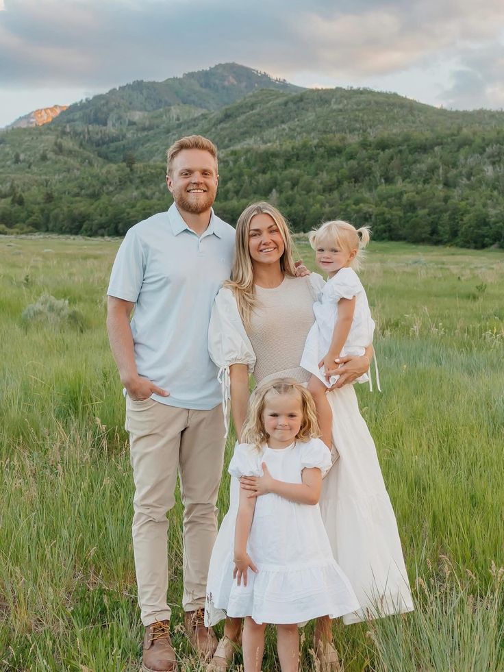 casual family photo outfit ideas