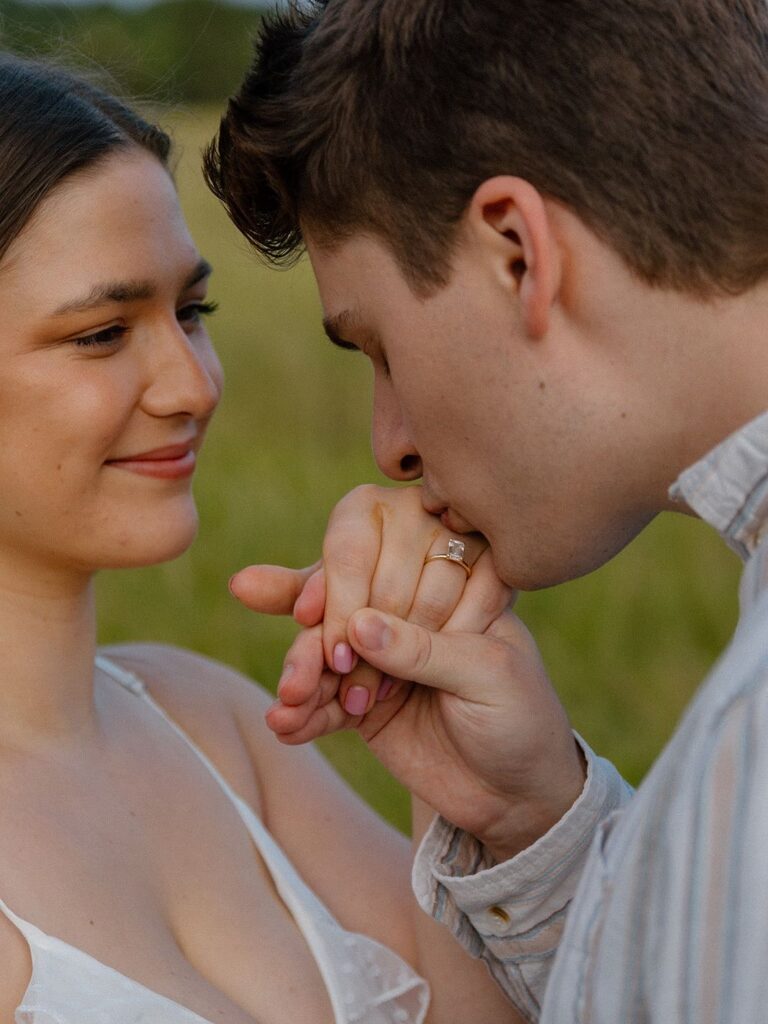 cute engagement photo ideas