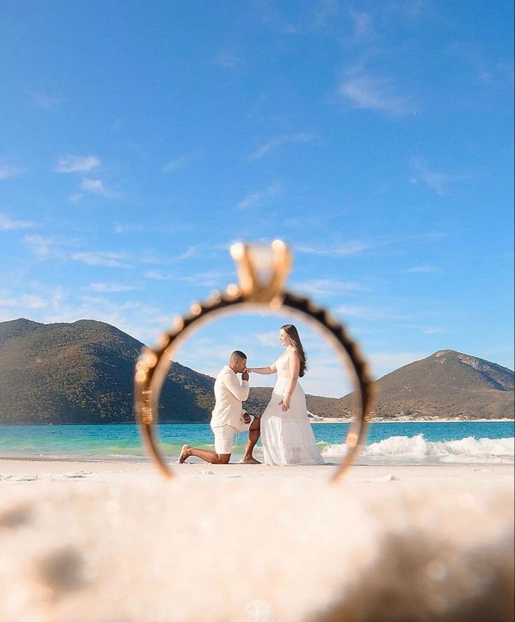 beach engagement photo ideas