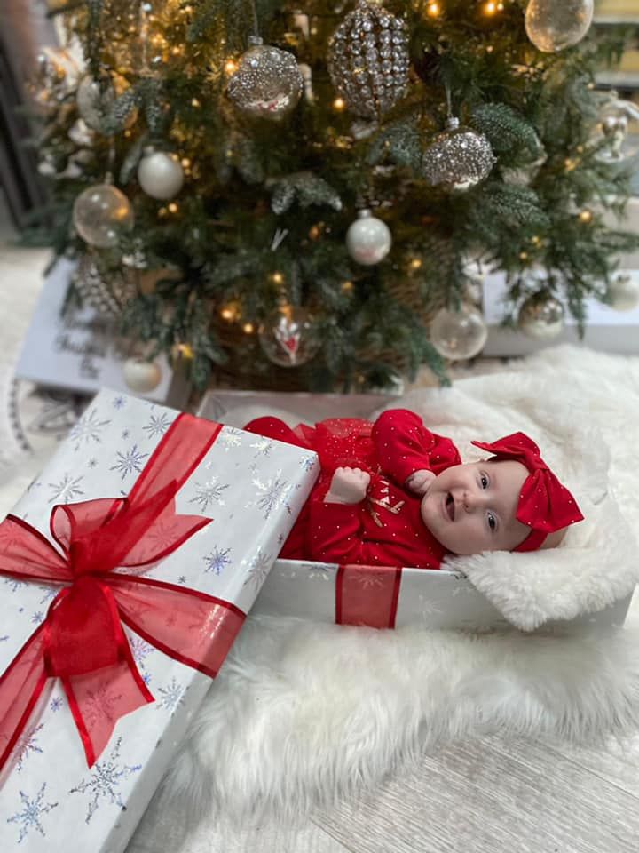 baby first christmas photo ideas