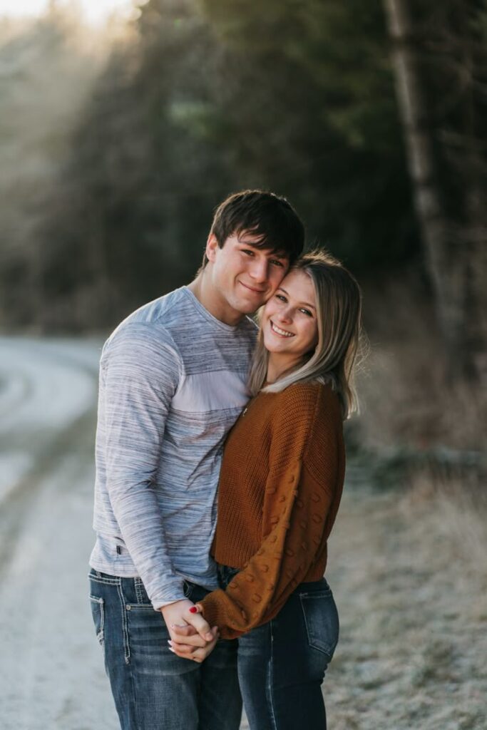 casual engagement photo outfit ideas