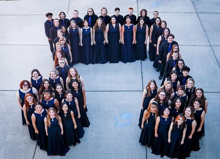 creative large group photo ideas
