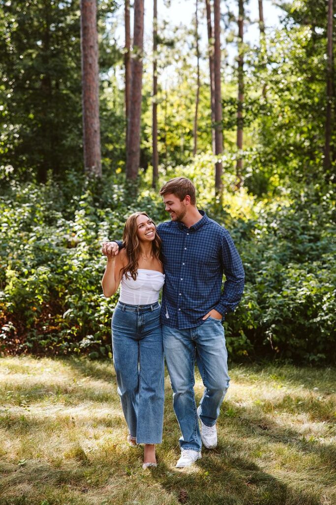 casual engagement photo outfit ideas