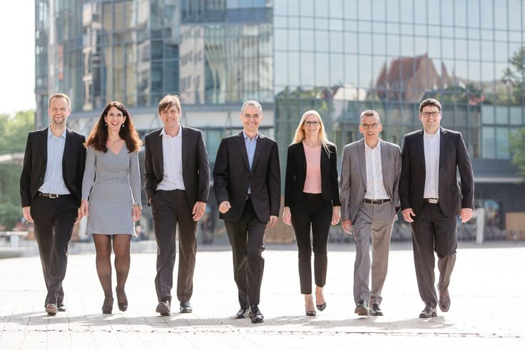 corporate team photo ideas