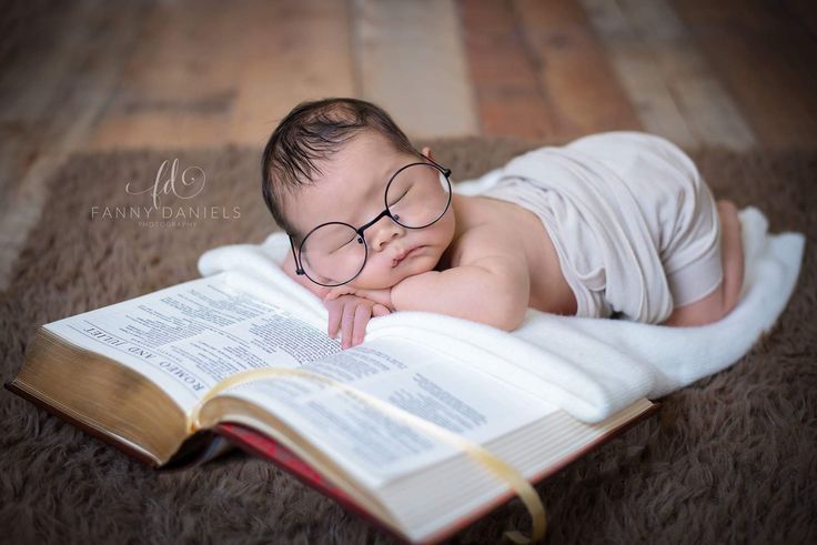 cute newborn photo ideas