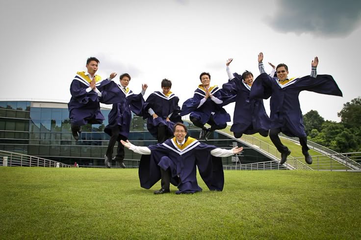 college graduation photo ideas