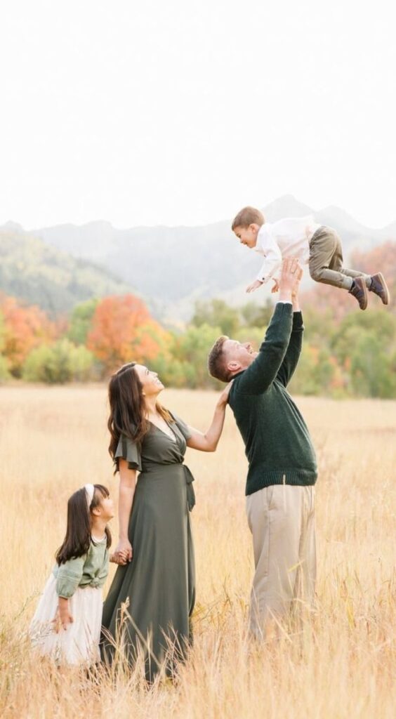 creative family photo ideas