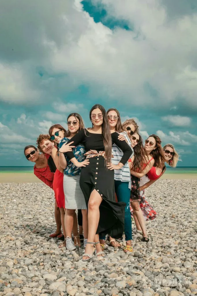 beach group photo ideas