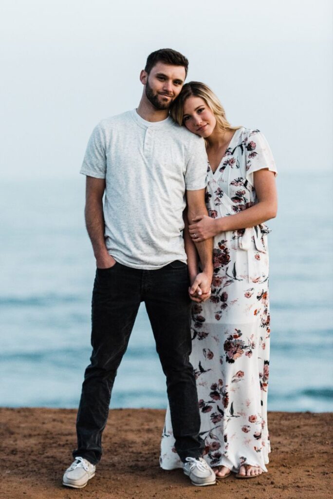 casual engagement photo outfit ideas