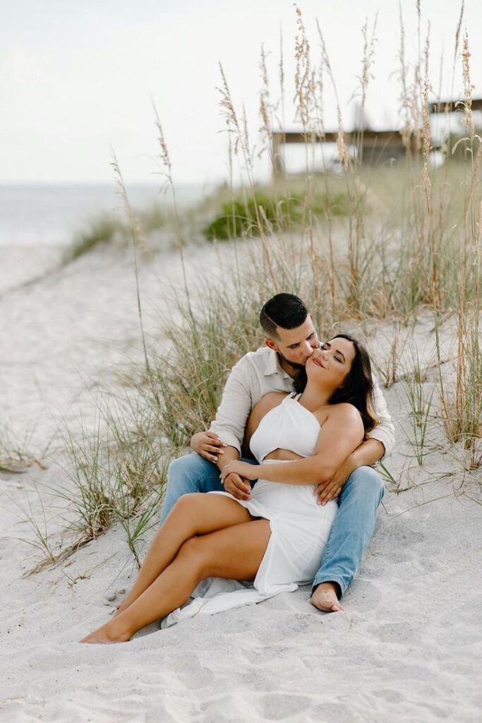 beach photo ideas for couples